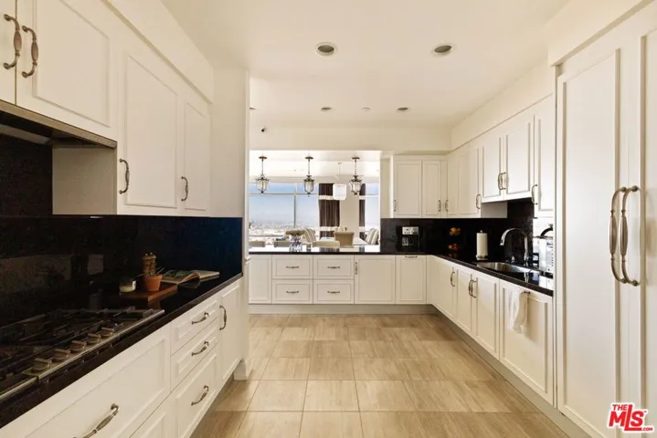 900 W Olympic Boulevard 42e, Los Angeles, California 90015