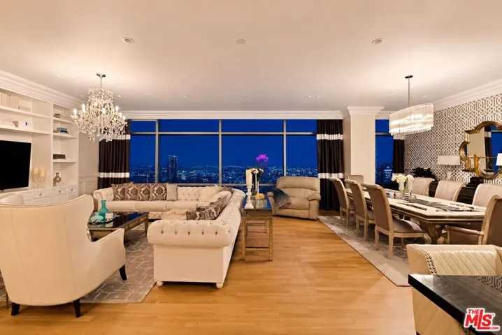 900 W Olympic Boulevard 42e, Los Angeles, California 90015