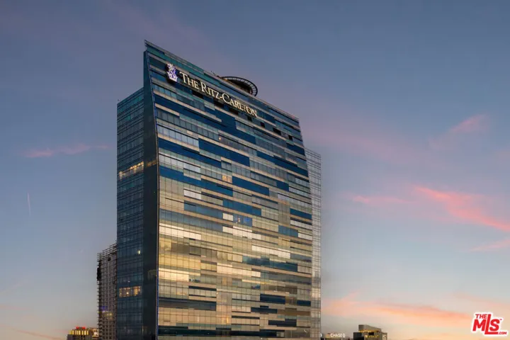 900 W Olympic Boulevard 42e, Los Angeles, California 90015