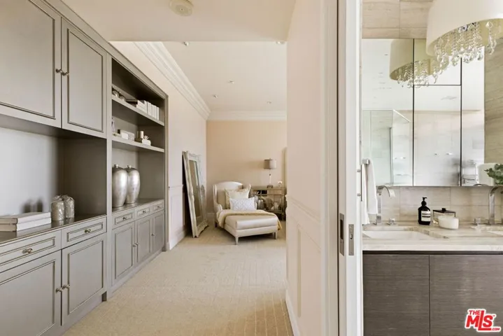 900 W Olympic Boulevard 42e, Los Angeles, California 90015