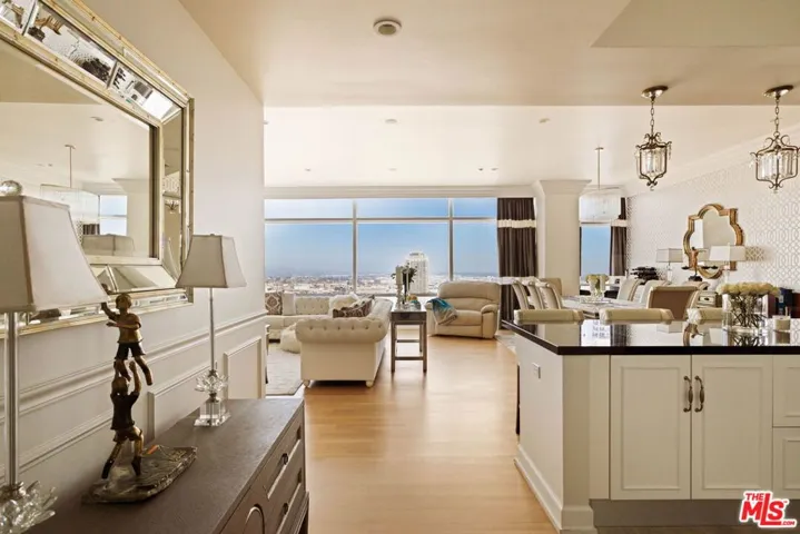 900 W Olympic Boulevard 42e, Los Angeles, California 90015