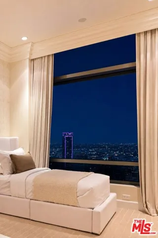 900 W Olympic Boulevard 42e, Los Angeles, California 90015