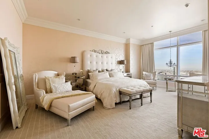900 W Olympic Boulevard 42e, Los Angeles, California 90015