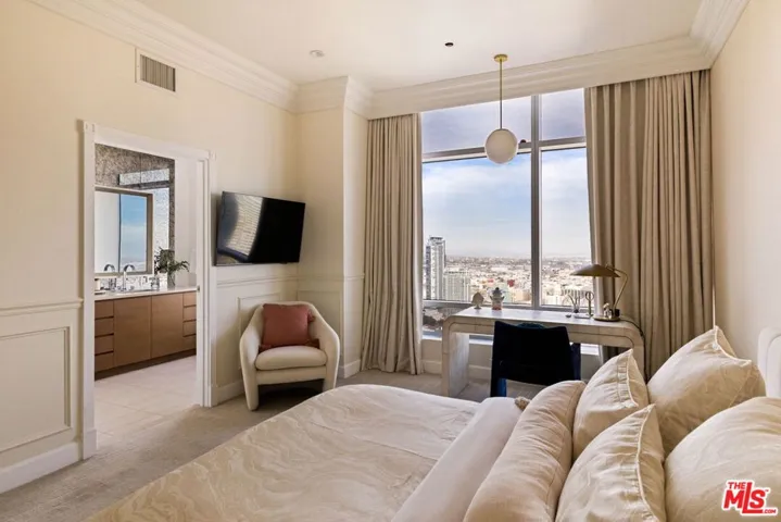 900 W Olympic Boulevard 42e, Los Angeles, California 90015