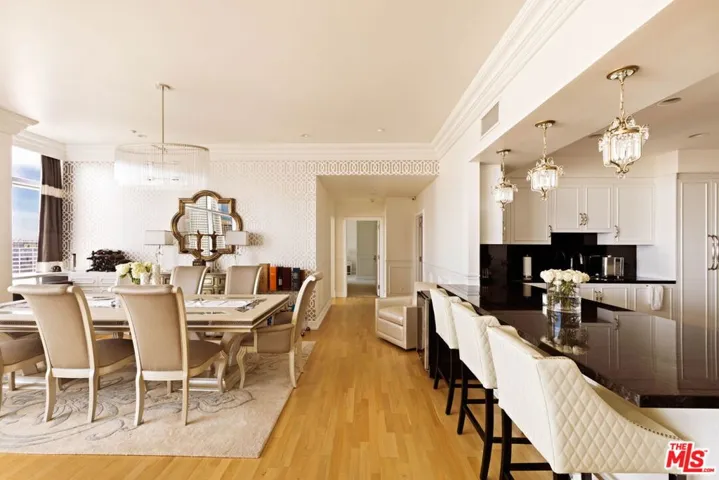900 W Olympic Boulevard 42e, Los Angeles, California 90015