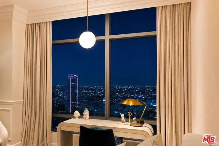 900 W Olympic Boulevard 42e, Los Angeles, California 90015