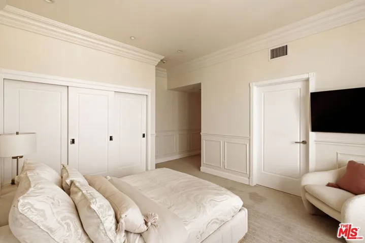 900 W Olympic Boulevard 42e, Los Angeles, California 90015