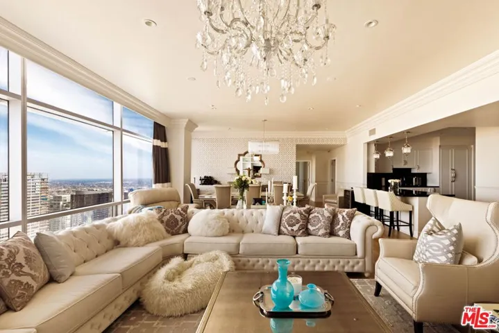 900 W Olympic Boulevard 42e, Los Angeles, California 90015