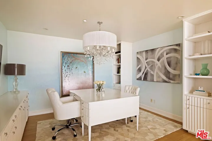 900 W Olympic Boulevard 42e, Los Angeles, California 90015