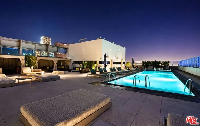 900 W Olympic Boulevard 42e, Los Angeles, California 90015