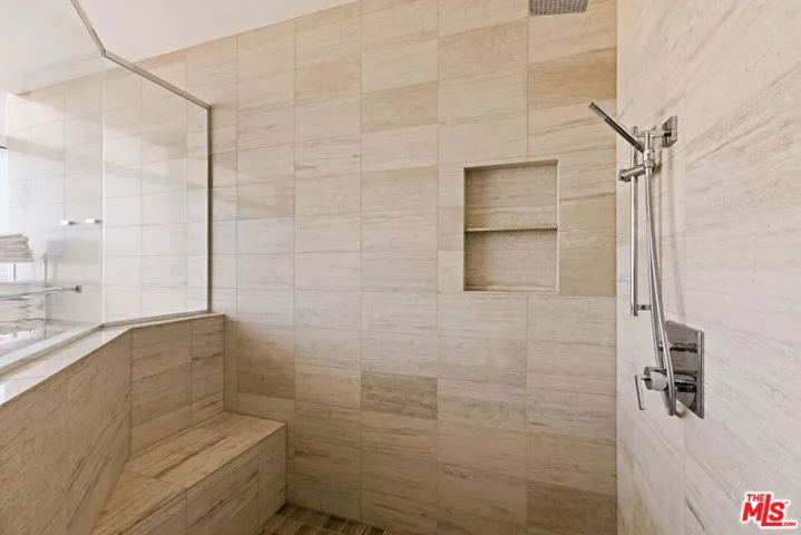 900 W Olympic Boulevard 42e, Los Angeles, California 90015