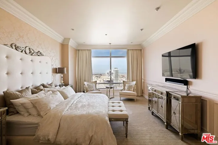 900 W Olympic Boulevard 42e, Los Angeles, California 90015
