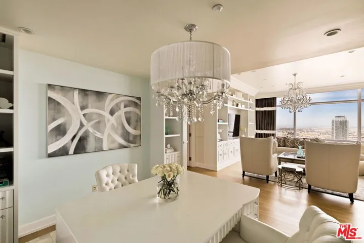 900 W Olympic Boulevard 42e, Los Angeles, California 90015