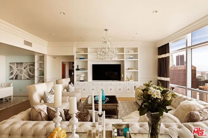 900 W Olympic Boulevard 42e, Los Angeles, California 90015