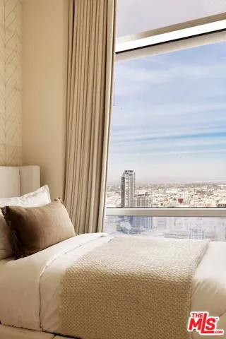 900 W Olympic Boulevard 42e, Los Angeles, California 90015
