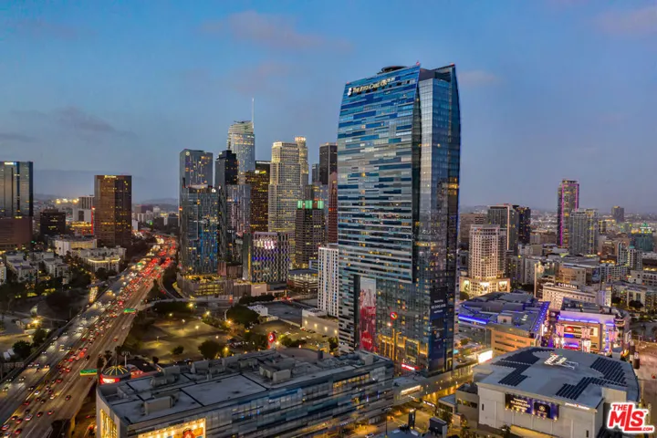 900 W Olympic Boulevard 42e, Los Angeles, California 90015