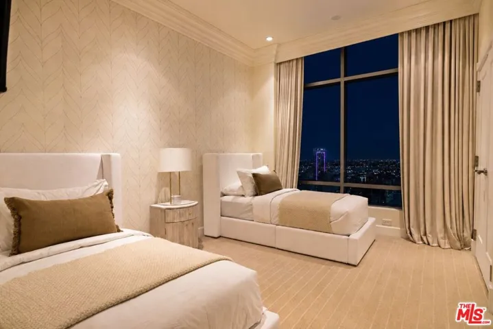 900 W Olympic Boulevard 42e, Los Angeles, California 90015