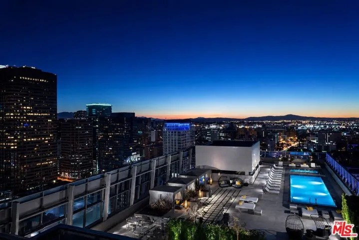 900 W Olympic Boulevard 42e, Los Angeles, California 90015