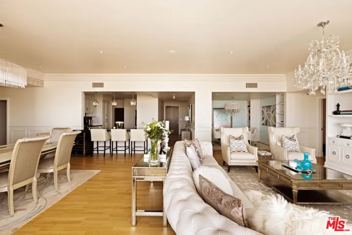 900 W Olympic Boulevard 42e, Los Angeles, California 90015