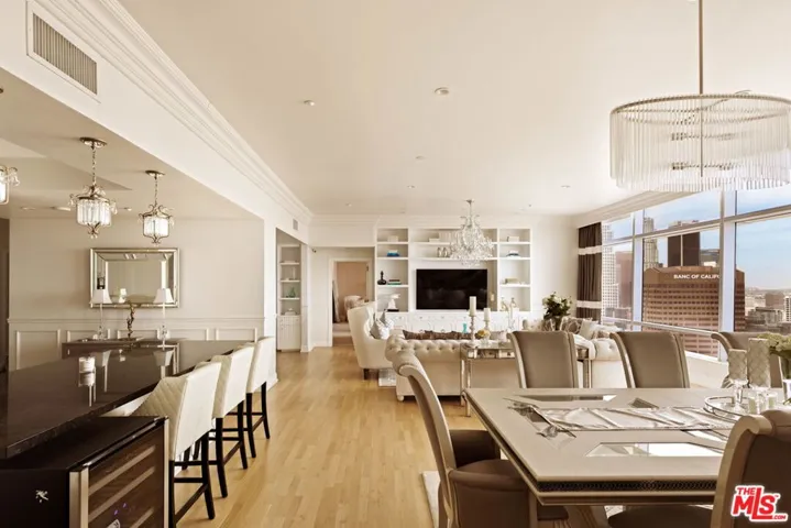 900 W Olympic Boulevard 42e, Los Angeles, California 90015