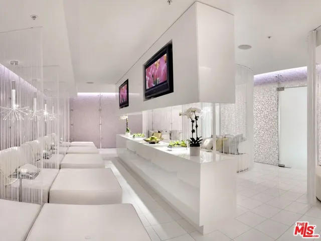 900 W Olympic Boulevard 42e, Los Angeles, California 90015