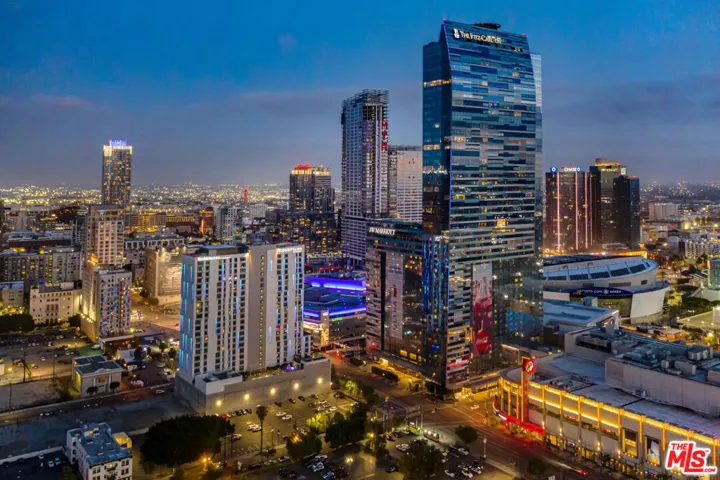 900 W Olympic Boulevard 42e, Los Angeles, California 90015