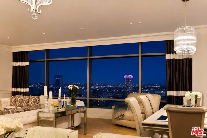 900 W Olympic Boulevard 42e, Los Angeles, California 90015