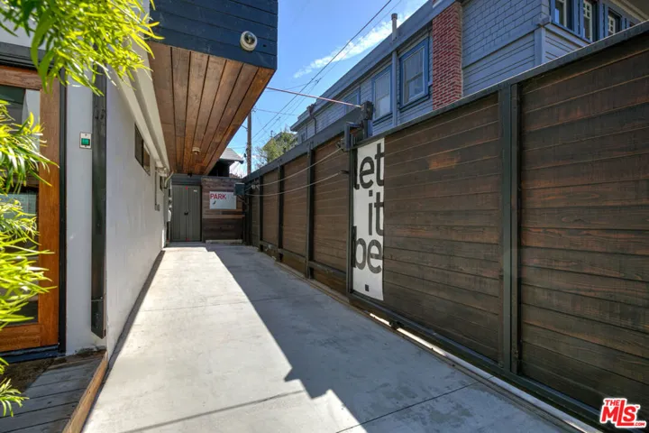 1001 Main Street, Venice, California 90291