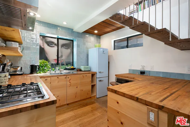 1001 Main Street, Venice, California 90291