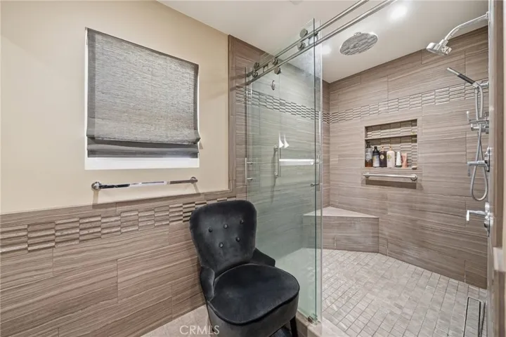 seperate shower with rain head, body jet