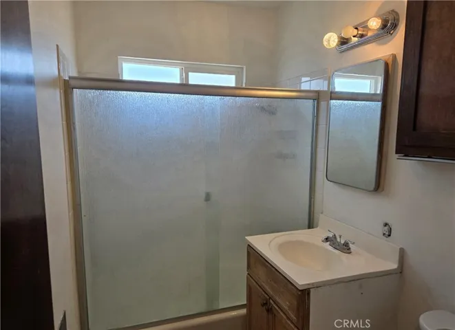 1 Bed Unit B - Bathroom