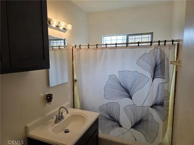 Back Unit - Bathroom 2