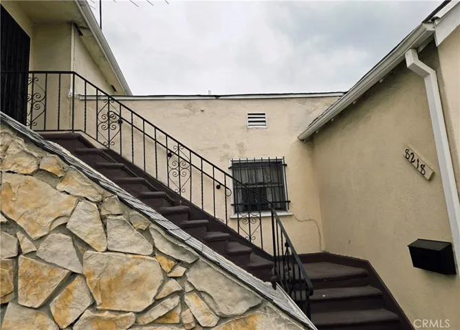 Stairs to 1 Bed - Unit A