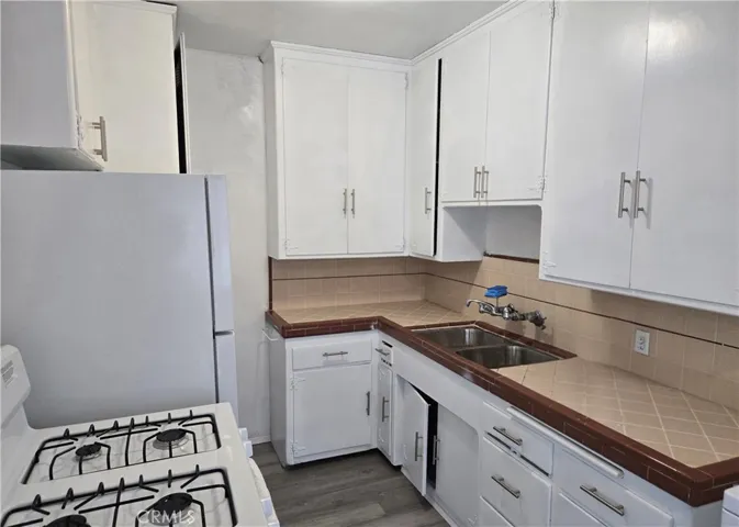 1 Bed Unit B - Kitchen
