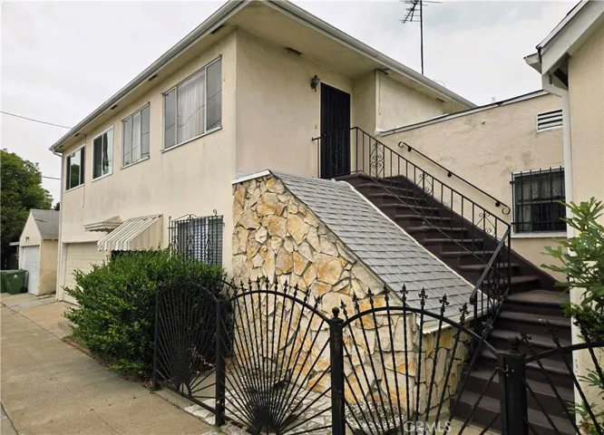 Stairs to 1 Bed - Unit A