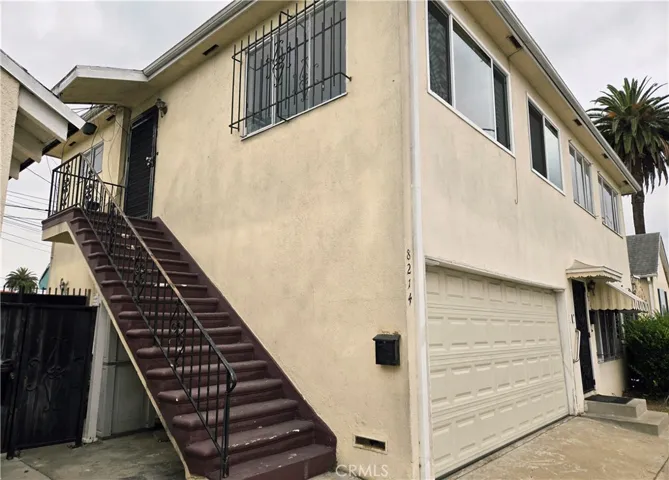 Stairs to 1 Bed - Unit B