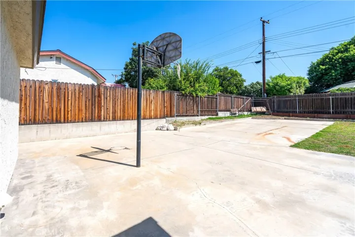 1460 N Towne, Claremont, California 91711