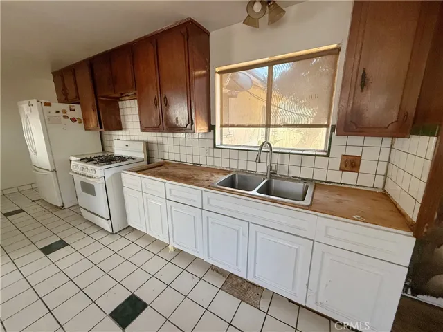 1718 W 109th, Los Angeles, California 90047