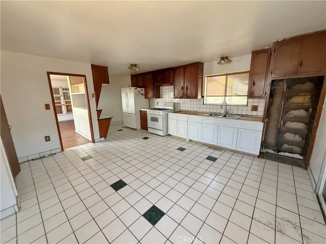 1718 W 109th, Los Angeles, California 90047