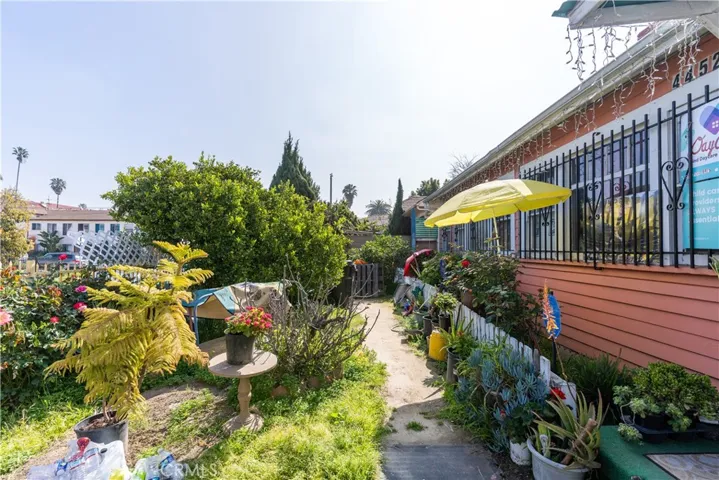 4452 Rosewood Avenue, Los Angeles, California 90004