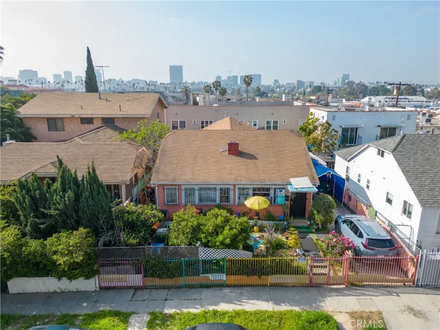 4452 Rosewood Avenue, Los Angeles, California 90004