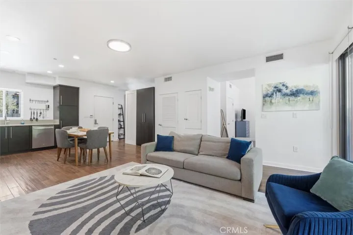 13045 Pacific Promenade 102, Playa Vista, California 90094