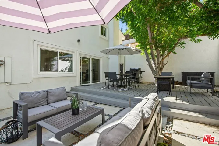 21490 Arcos Drive, Los Angeles, California 91364