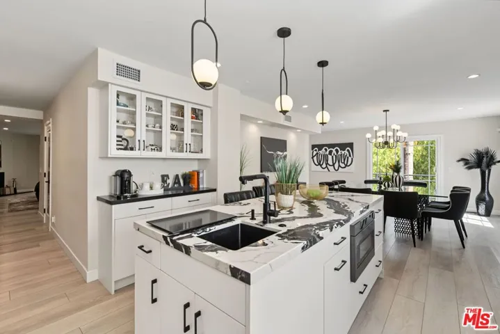21490 Arcos Drive, Los Angeles, California 91364