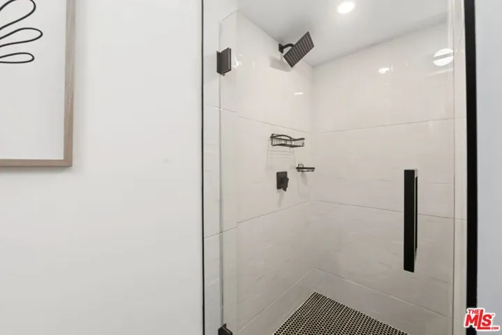 21490 Arcos Drive, Los Angeles, California 91364