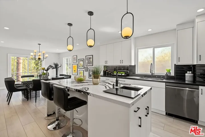 21490 Arcos Drive, Los Angeles, California 91364