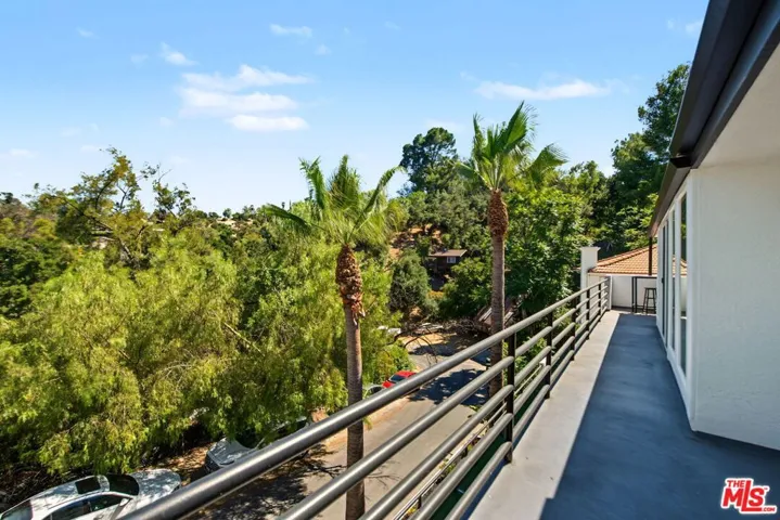 21490 Arcos Drive, Los Angeles, California 91364