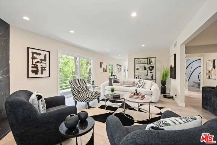 21490 Arcos Drive, Los Angeles, California 91364