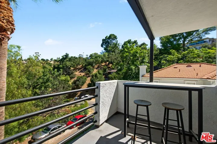 21490 Arcos Drive, Los Angeles, California 91364