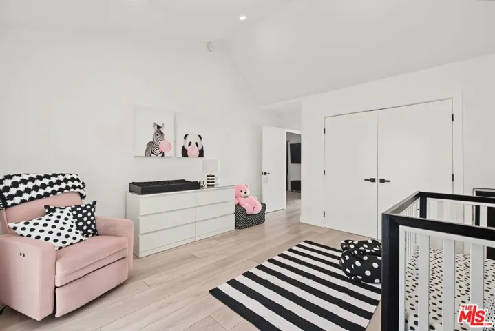 21490 Arcos Drive, Los Angeles, California 91364